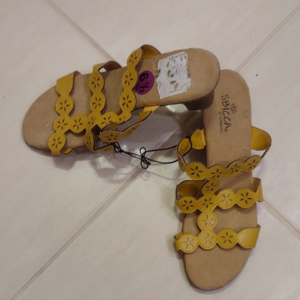 SBICCA of California Gracie Womens Slip-On Strappy Sandals Block Heels 6..5 Yell